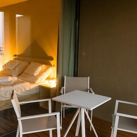 Couette-café Marina 4*